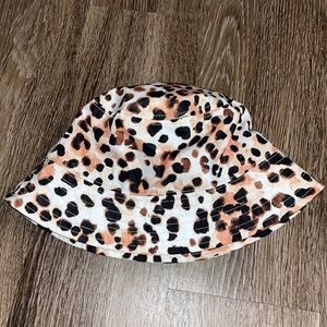 Cheetah bucket hat